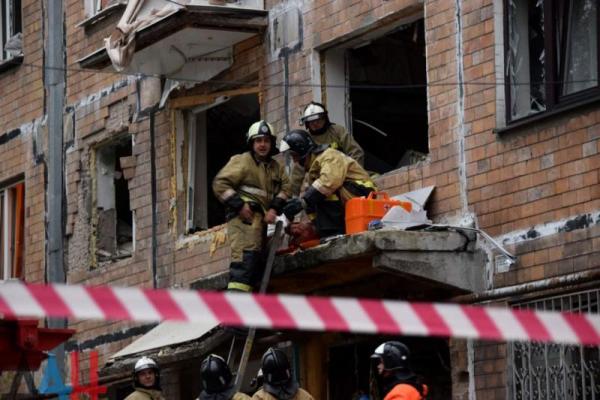 В Донецке взрывом разворотило подъезд пятиэтажки: обнародованы фото В Донецке взрывом разворотило подъезд пятиэтажки: обнародованы фото