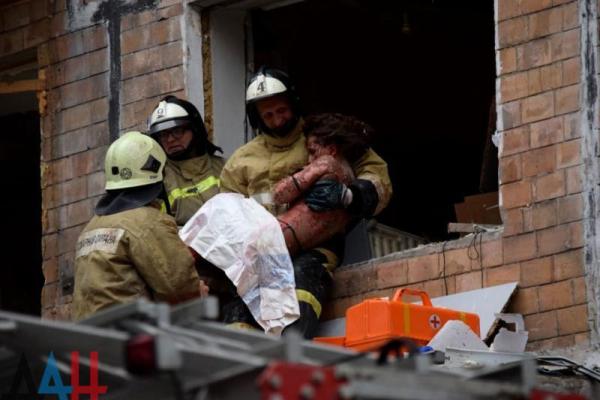 В Донецке взрывом разворотило подъезд пятиэтажки: обнародованы фото В Донецке взрывом разворотило подъезд пятиэтажки: обнародованы фото