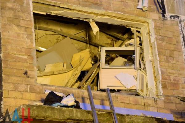Взрыв в Донецке: появились снимки с места происшествия Взрыв в Донецке: появились снимки с места происшествия