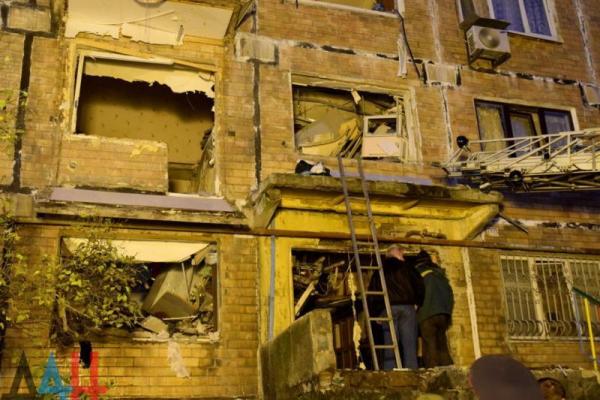 В Донецке взрывом разворотило подъезд пятиэтажки: обнародованы фото В Донецке взрывом разворотило подъезд пятиэтажки: обнародованы фото