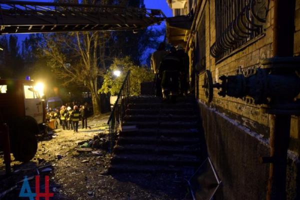 В Донецке взрывом разворотило подъезд пятиэтажки: обнародованы фото В Донецке взрывом разворотило подъезд пятиэтажки: обнародованы фото