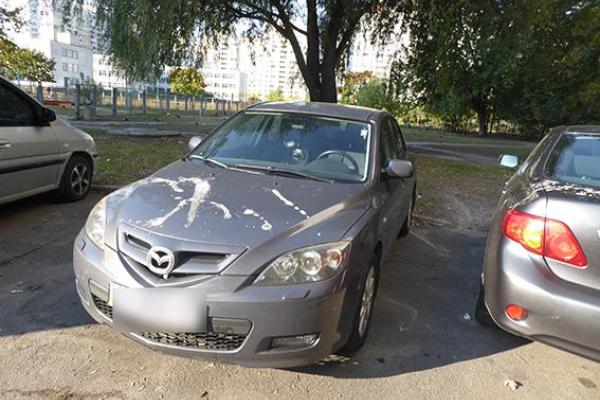 В Киеве облили кислотой десятки автомобилей: опубликованы фото