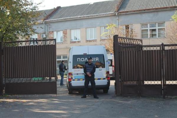 В Ужгороде в собственном кабинете застрелили директора предприятия В Ужгороде в собственном кабинете застрелили директора предприятия