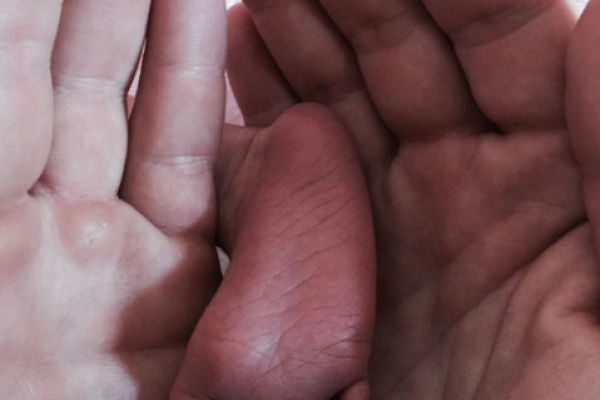 Александр Кривошапко показал маленькую дочь Александр Кривошапко показал маленькую дочь