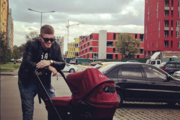 Александр Кривошапко показал маленькую дочь Александр Кривошапко показал маленькую дочь