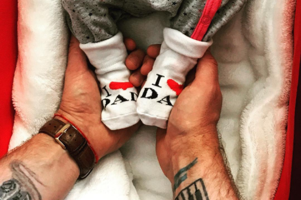 Александр Кривошапко показал маленькую дочь Александр Кривошапко показал маленькую дочь