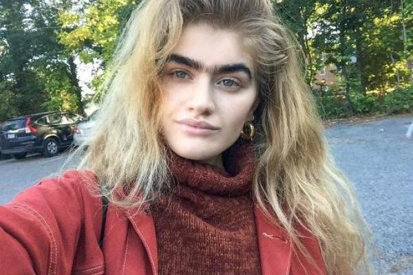 Instagram покоряет молодая девушка со сросшимися густыми бровями Instagram покоряет молодая девушка со сросшимися густыми бровями