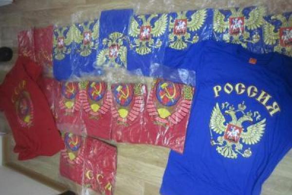 Проводник поезда «Москва-Кишинев» пытался скрытно провезти футболки с символикой СССР и РФ