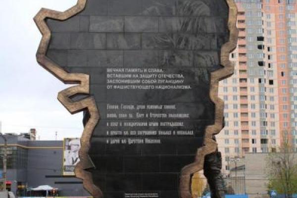Боевики восстановили взорванный памятник в Луганске: появились фото Боевики восстановили взорванный памятник в Луганске: появились фото