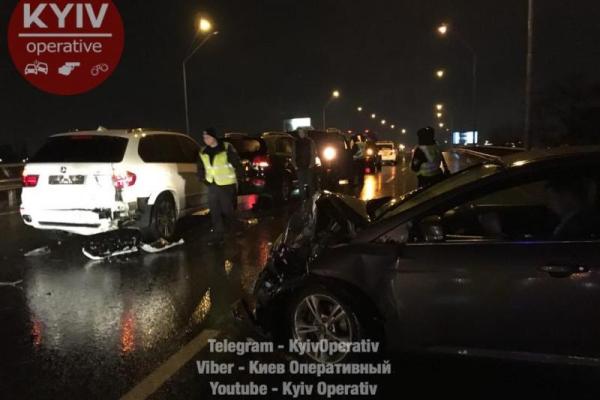 В Киеве на месте оформления ДТП произошла новая авария, есть пострадавшие В Киеве на месте оформления ДТП произошла новая авария, есть пострадавшие