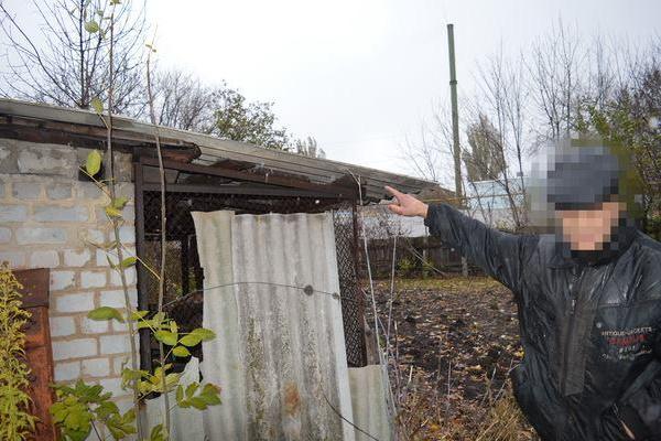 На Луганщине СБУ задержала подельника террористов со взрывчаткой и картами позиций ВСУ На Луганщине СБУ задержала подельника террористов со взрывчаткой и картами позиций ВСУ