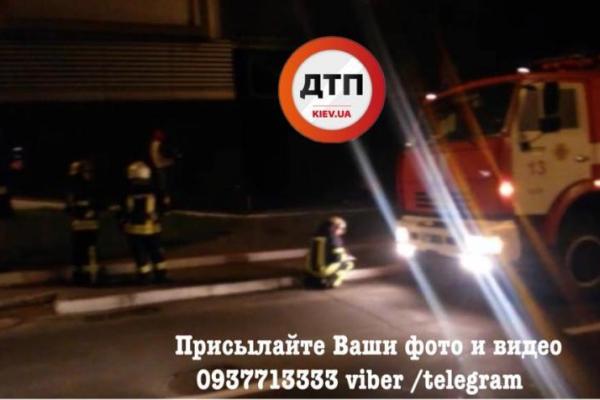 В Киеве горел супермаркет "Ашан" В Киеве горел супермаркет "Ашан"