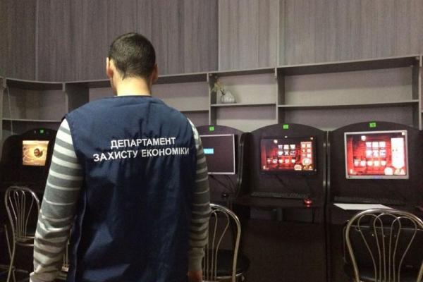 В Старобельске пресекли деятельность игорного заведения В Старобельске пресекли деятельность игорного заведения