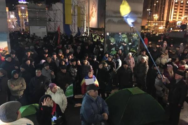Как прошла годовщина Майдана в Киеве: горели шины, полиция снесла палатки Как прошла годовщина Майдана в Киеве: горели шины, полиция снесла палатки