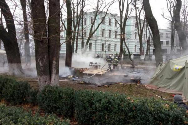 В палаточном городке у Верховной Рады произошел пожар