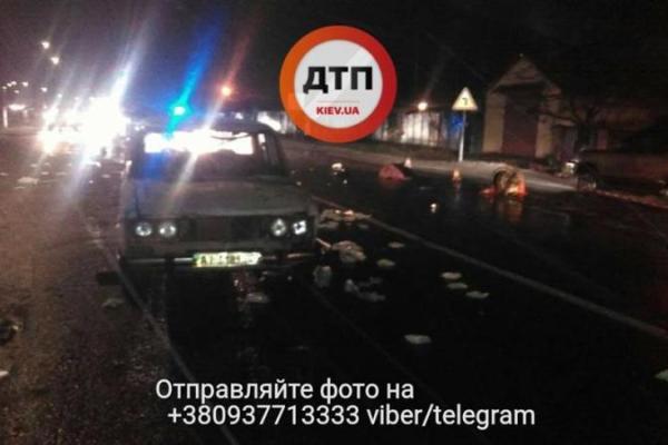 Кровавое ДТП под Киевом: авто на бешеной скорости сбило 3 пешеходов Кровавое ДТП под Киевом: авто на бешеной скорости сбило 3 пешеходов