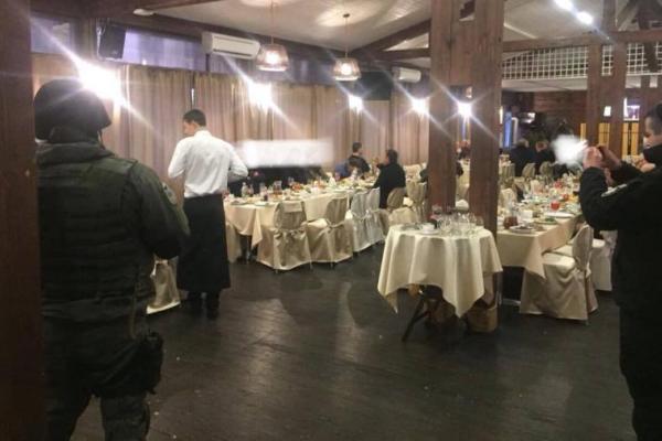 Полиция Киева наведалась на "встречу" криминальных "авторитетов": более 60 человек доставили в отдел Полиция Киева наведалась на "встречу" криминальных "авторитетов": более 60 человек доставили в отдел