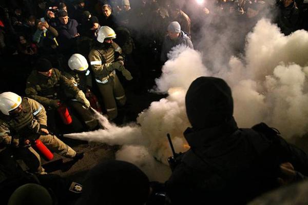 Как прошла годовщина Майдана в Киеве: горели шины, полиция снесла палатки Как прошла годовщина Майдана в Киеве: горели шины, полиция снесла палатки
