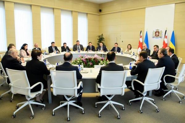 Гройсман начал официальный визит в Грузию Гройсман начал официальный визит в Грузию