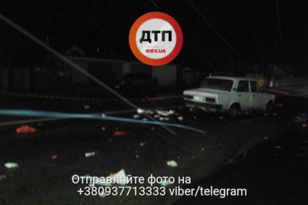 Кровавое ДТП под Киевом: авто на бешеной скорости сбило 3 пешеходов Кровавое ДТП под Киевом: авто на бешеной скорости сбило 3 пешеходов
