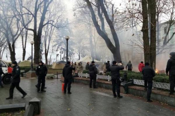 В палаточном городке у Верховной Рады произошел пожар