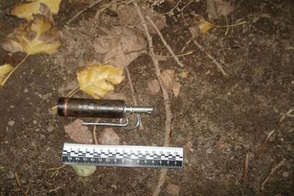 Ночные "развлечения" в Киеве: из автомобиля на улицу выбросили гранату Ночные "развлечения" в Киеве: из автомобиля на улицу выбросили гранату