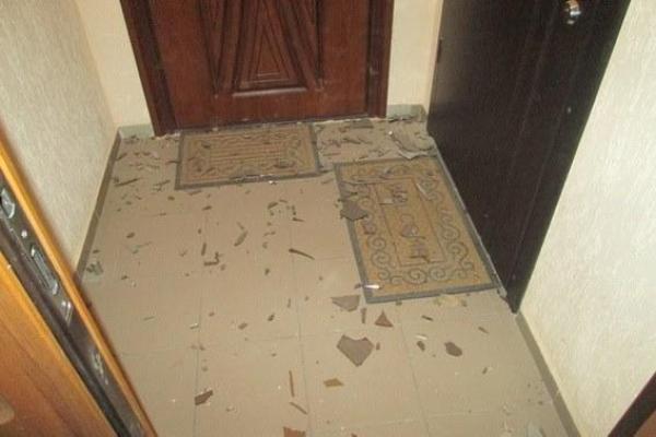 Взрыв в Ужгороде: под дверь квартиры бывшего "регионала" бросили гранату Взрыв в Ужгороде: под дверь квартиры бывшего "регионала" бросили гранату
