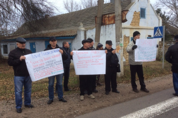 Отставные милиционеры выходят на "тропу войны", требуя поднять пенсии Отставные милиционеры выходят на "тропу войны", требуя поднять пенсии