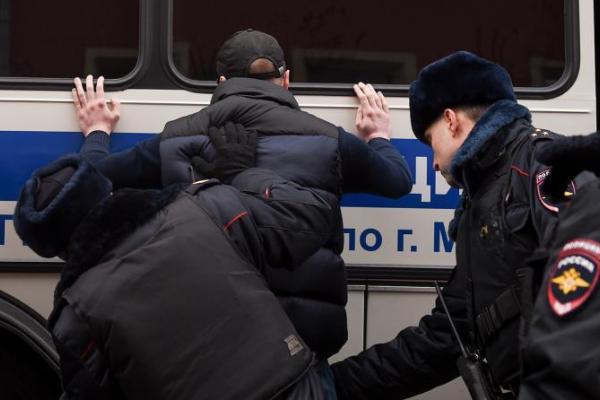 «Революция 5 ноября»: количество задержанных в России превысило 400 человек «Революция 5 ноября»: количество задержанных в России превысило 400 человек