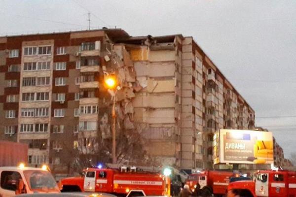 "Сложился, как карточный домик": в России обрушился подъезд жилой высотки "Сложился, как карточный домик": в России обрушился подъезд жилой высотки