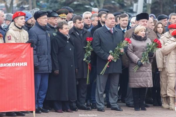Плотницкий и Пушилин отметили "День народного единства" в России: появились фото Плотницкий и Пушилин отметили "День народного единства" в России: появились фото