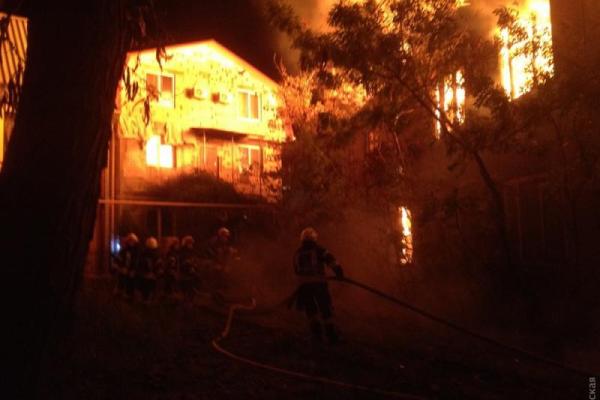Новый пожар в Одессе: загорелся санаторий «Красные зори» Новый пожар в Одессе: загорелся санаторий «Красные зори»