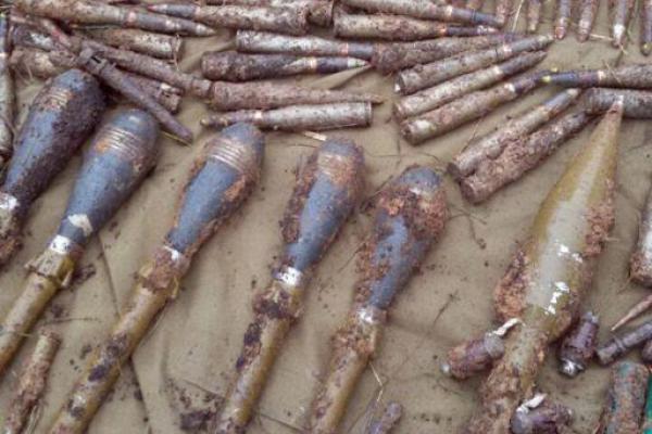 В 300 метрах от жилых домов: в Донецкой области обнаружили целый диверсионный арсенал В 300 метрах от жилых домов: в Донецкой области обнаружили целый диверсионный арсенал