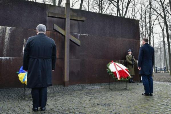 «Непротокольная» встреча и «могильные» договоренности: как Порошенко налаживал отношения с Польшей