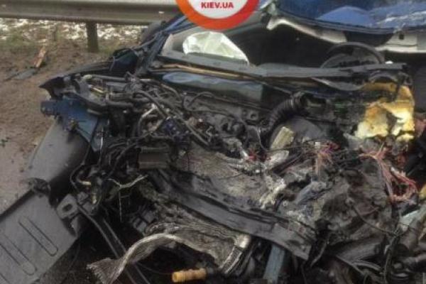 Жуткая авария в Киеве: фура раздавила легковушку, есть жертвы (18+) Жуткая авария в Киеве: фура раздавила легковушку, есть жертвы (18+)