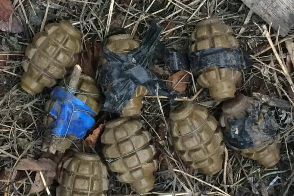 В зоне АТО обнаружен заминированный тайник с российским оружием В зоне АТО обнаружен заминированный тайник с российским оружием