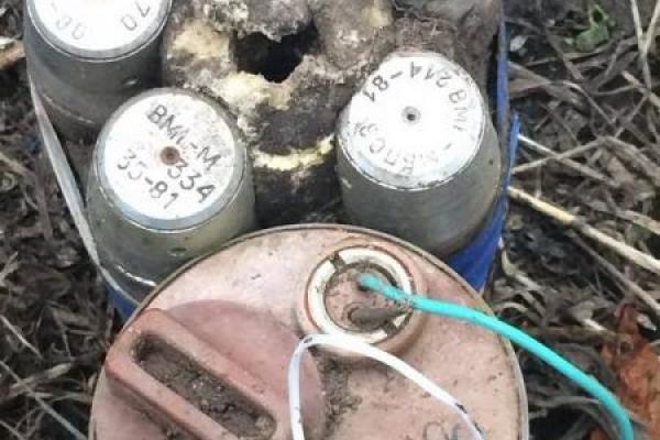 В зоне АТО обнаружен заминированный тайник с российским оружием В зоне АТО обнаружен заминированный тайник с российским оружием