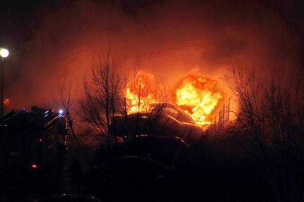 Взрывы в Броварах: припаркованные в жилом массиве автомобили забросали коктейлями Молотова Взрывы в Броварах: припаркованные в жилом массиве автомобили забросали коктейлями Молотова