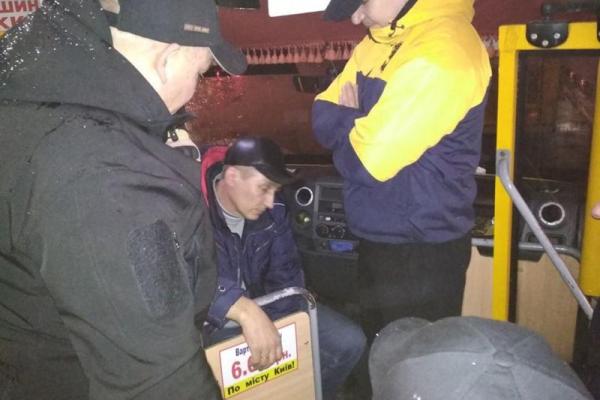 Под Киевом ветераны АТО проучили похожего на Путина маршрутчика, который обидел ребенка погибшего героя Под Киевом ветераны АТО проучили похожего на Путина маршрутчика, который обидел ребенка погибшего героя