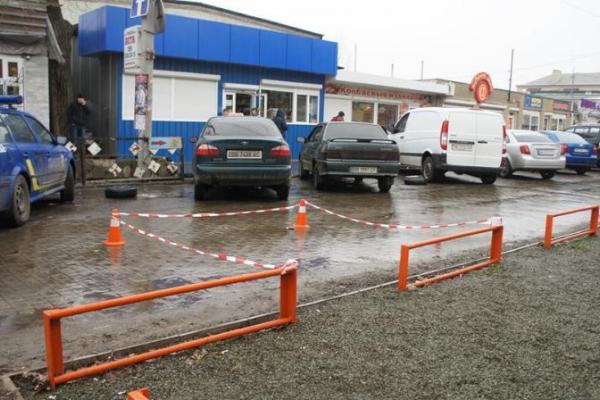 В центре Северодонецка двое мужчин напали с ножом на полицейских В центре Северодонецка двое мужчин напали с ножом на полицейских