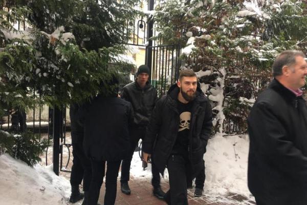 Штурм Минюста: Каплина и его сторонников «упаковали» в автозаки Штурм Минюста: Каплина и его сторонников «упаковали» в автозаки