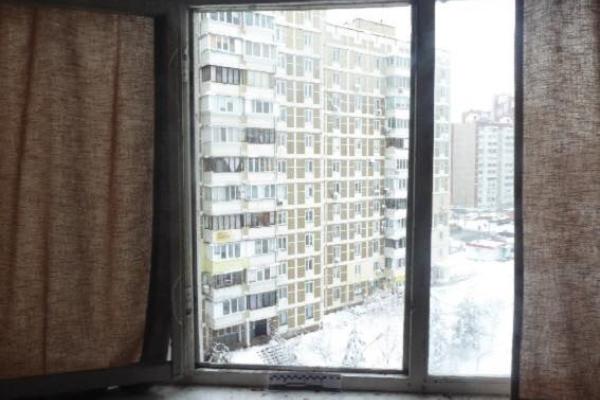 Спасаясь от соседа с ножом, киевлянин выпрыгнул с 7 этажа в сугроб Спасаясь от соседа с ножом, киевлянин выпрыгнул с 7 этажа в сугроб