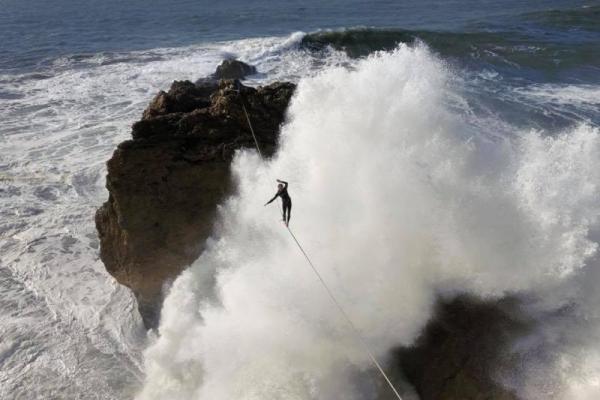 Анастасия Деева "отмечает" увольнение на берегу океана Анастасия Деева "отмечает" увольнение на берегу океана