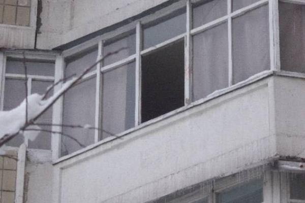 Спасаясь от соседа с ножом, киевлянин выпрыгнул с 7 этажа в сугроб Спасаясь от соседа с ножом, киевлянин выпрыгнул с 7 этажа в сугроб