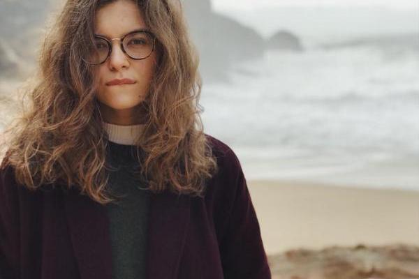 Анастасия Деева "отмечает" увольнение на берегу океана Анастасия Деева "отмечает" увольнение на берегу океана