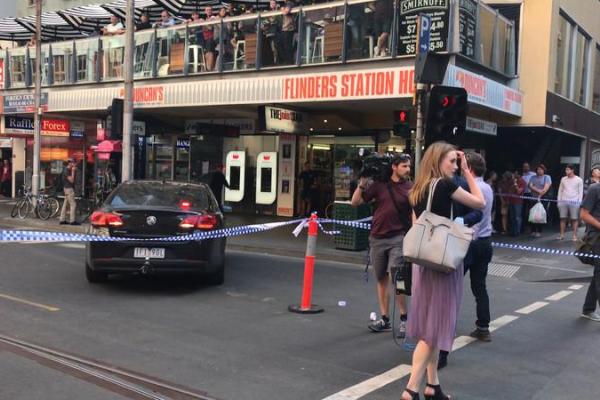 Трагедия в Австралии: автомобиль въехал в толпу пешеходов, есть пострадавшие