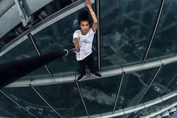 Китайский руфер сорвался с небоскреба: смерть парня попала на видео