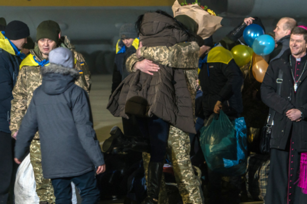 "Молятся на иконы Сталина и сажают за украинские песни": рассказы патриотов, вернувшихся из плена боевиков "Молятся на иконы Сталина и сажают за украинские песни": рассказы патриотов, вернувшихся из плена боевиков