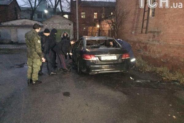 В Днепре во время судебного заседания сожгли машину прокурора В Днепре во время судебного заседания сожгли машину прокурора