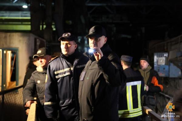 В Тернополе прогремел взрыв на предприятии: рухнула бетонная крыша, под завалами оказался рабочий В Тернополе прогремел взрыв на предприятии: рухнула бетонная крыша, под завалами оказался рабочий